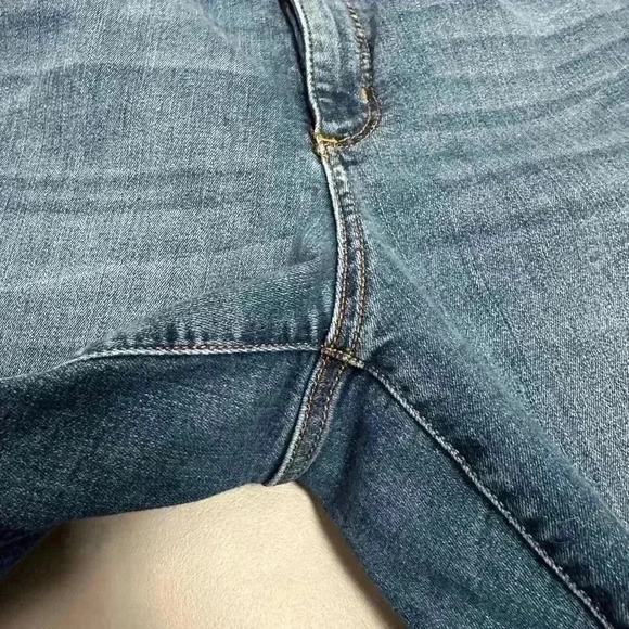 Universal Thread Denim Blue Jeans (429) - Picture 6 of 13